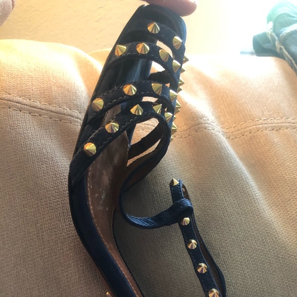 Schutz sandals embellish with gold spikes - Picture 10 of 10